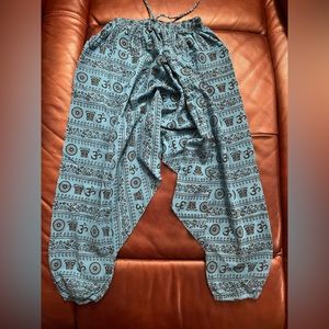 Yoga pants size medium in blue